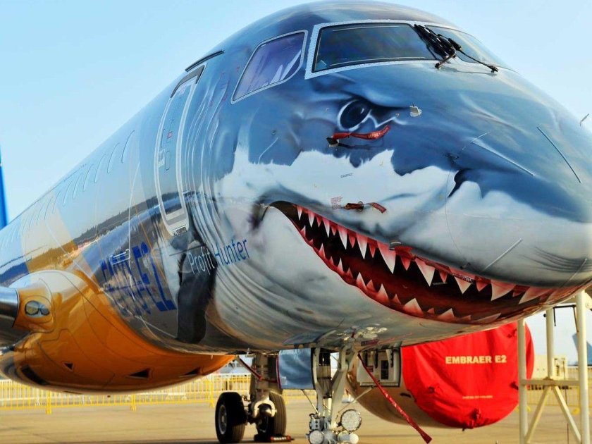 Самолет акула Эмбраер