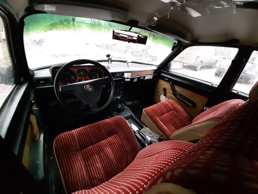 Волга ГАЗ 3102 салон