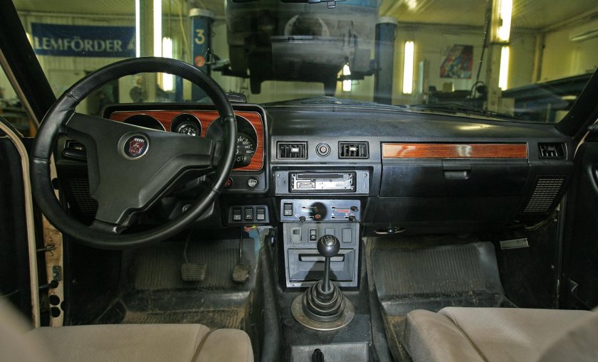 Волга ГАЗ 24 10 салон