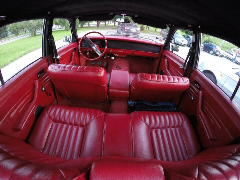 ГАЗ 24 красный салон