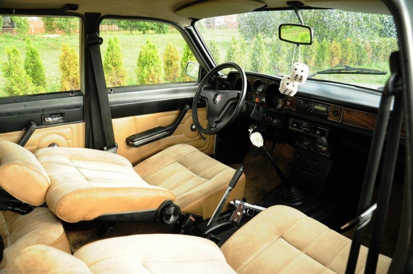 ГАЗ 24 10 салон