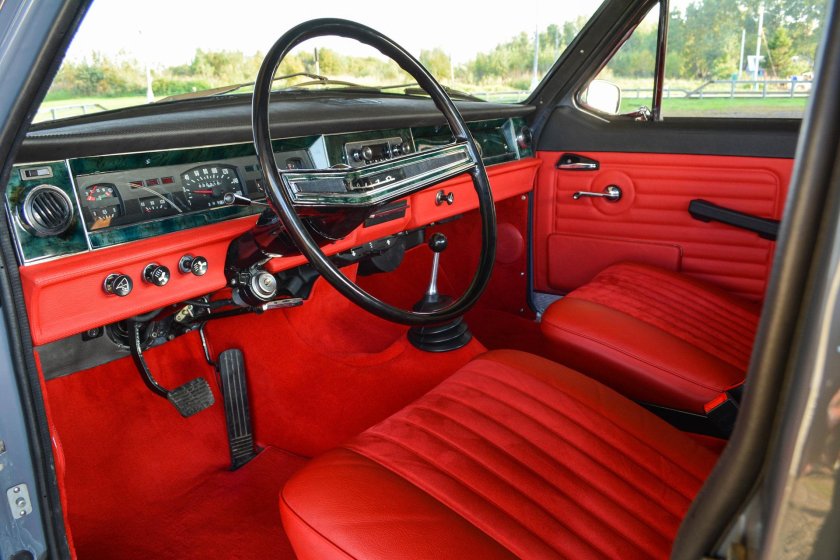 Волга ГАЗ 24 салон