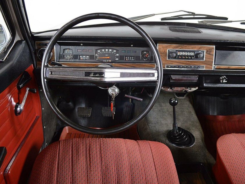 Волга ГАЗ 24 10 салон