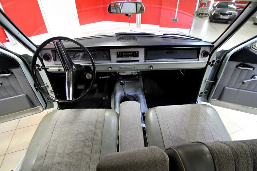 Волга ГАЗ 24 10 салон