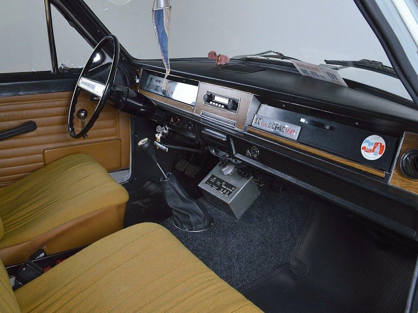 ГАЗ 24 салон