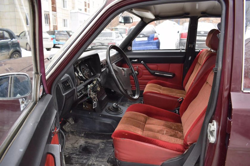 Волга ГАЗ 2410 салон