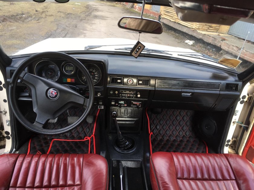 ГАЗ 24 10 салон