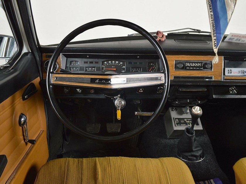 Волга ГАЗ 24 салон