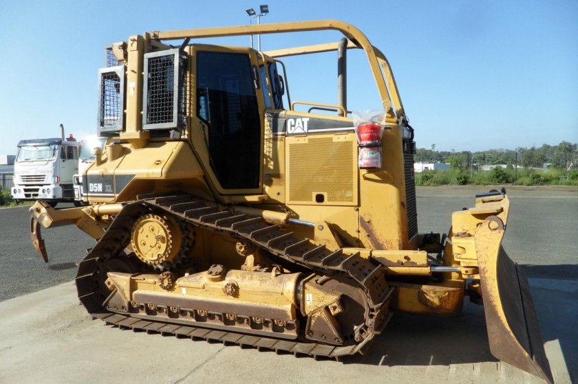 Бульдозер Cat d5
