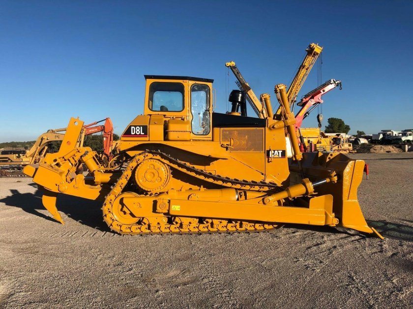 Катерпиллер бульдозер
