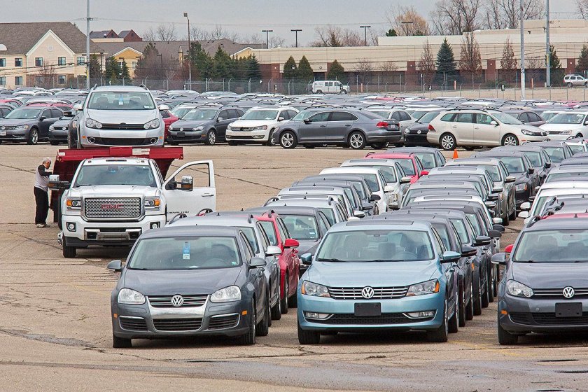 Стоянка новых автомобилей