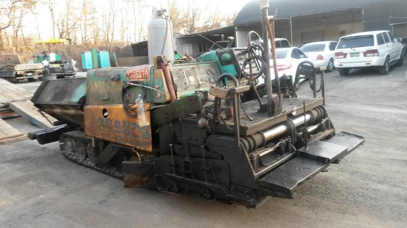 Асфальтоукладчик Hanta f1740c