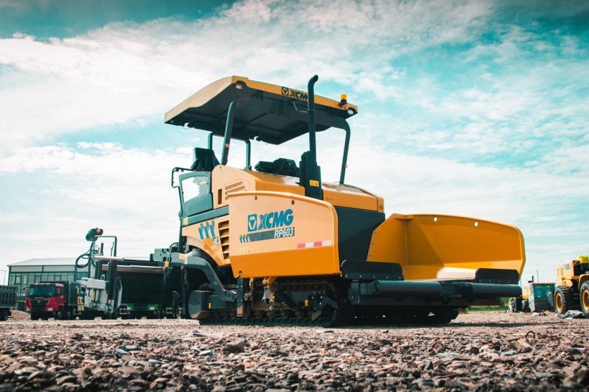 Асфальтоукладчик XCMG rp603