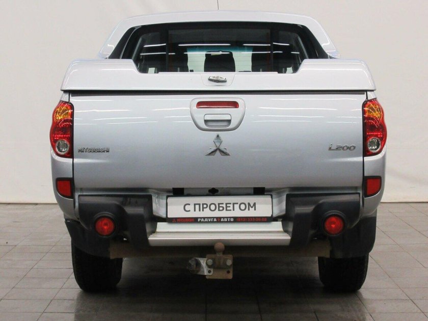 Митсубиси l200 сзади