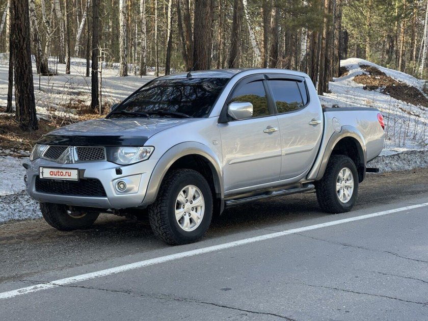 Митсубиси л200 2010
