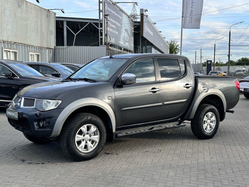 Mitsubishi l 200 iv