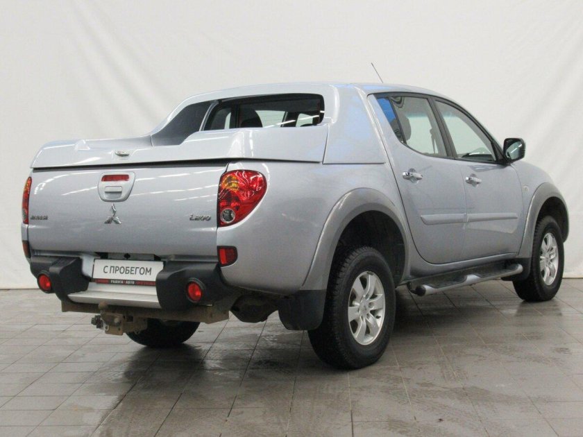 Mitsubishi l200 4