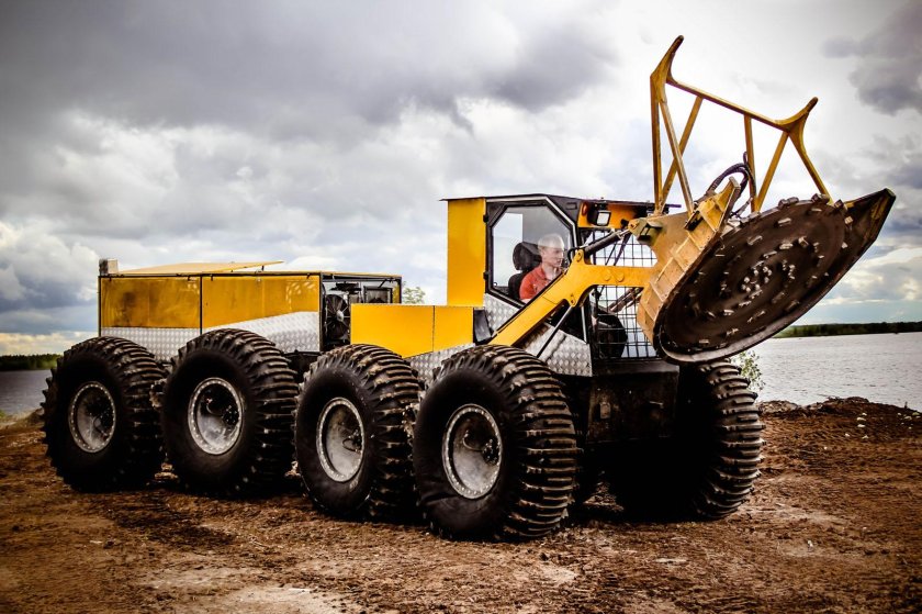 Тром-8 болотоход