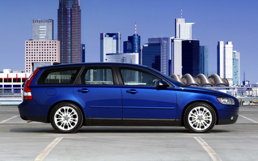 Volvo v50 2004