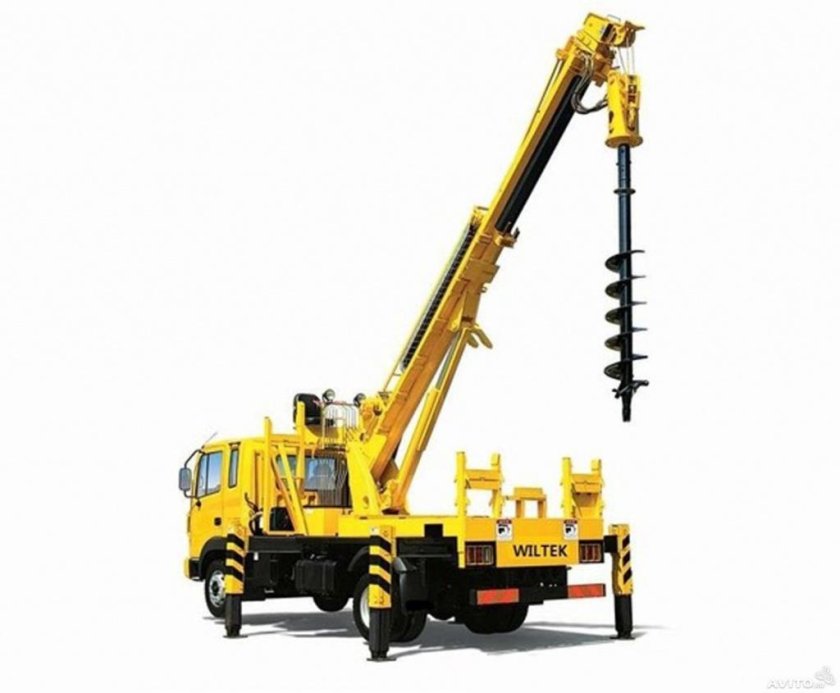 Машинист бурильно-крановой самоходной машины