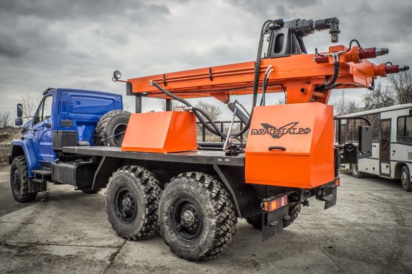 Урал 4320 буровая