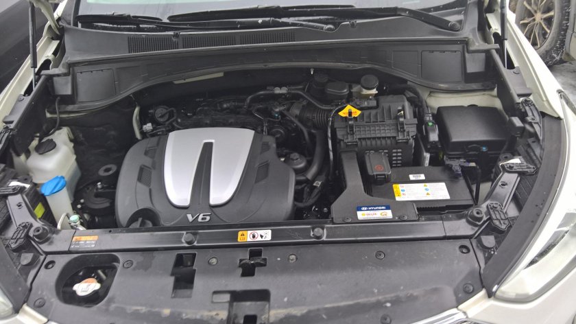 Санта Фе 3 подкапотное пространство аккумулятор