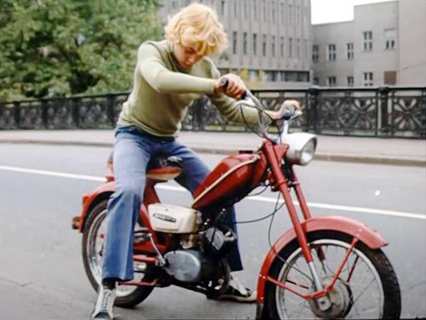 Приключения электроника мопед Сыроежкина