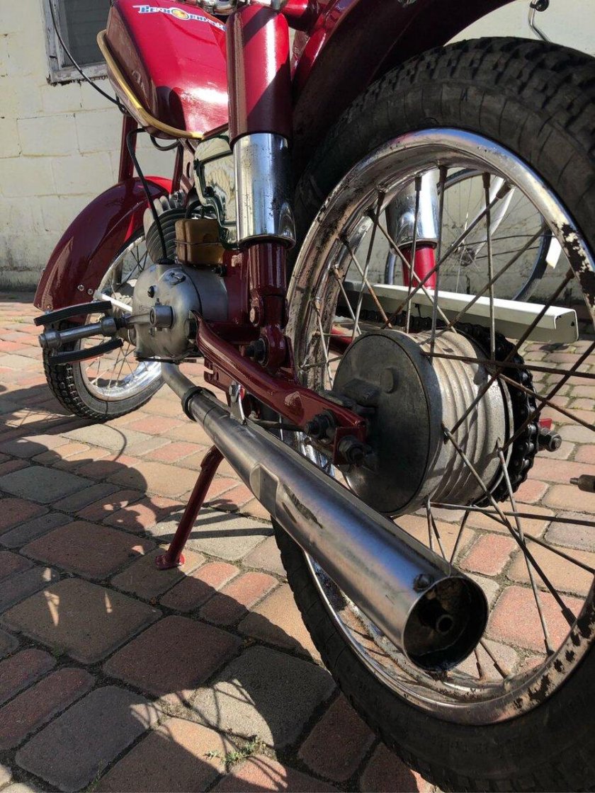 Мопеды саркана звайгзне