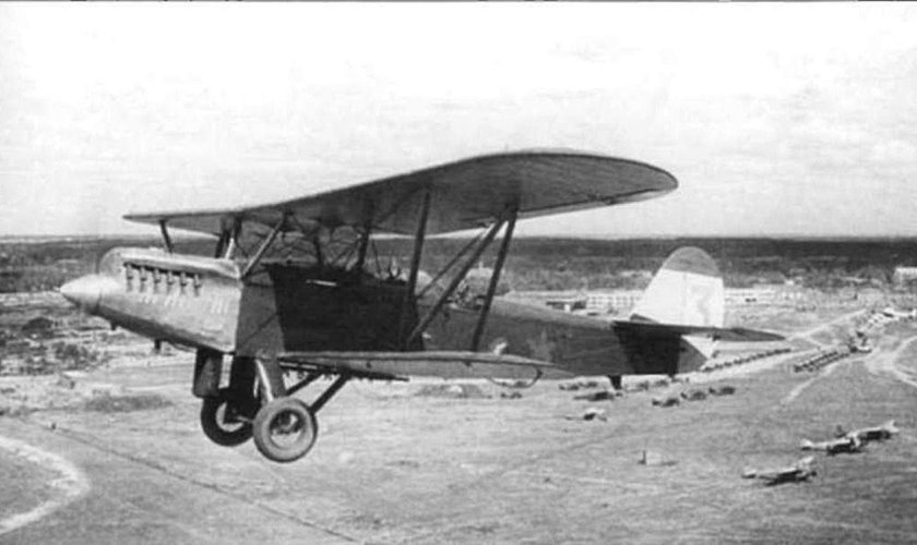 Разведчик биплан р-5