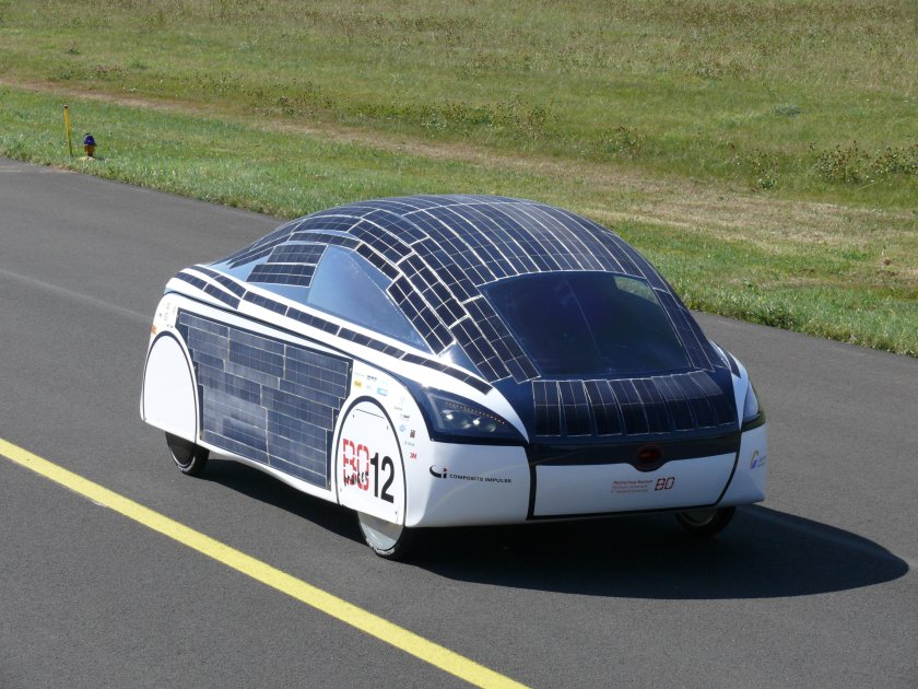 Машина на солнечных батареях