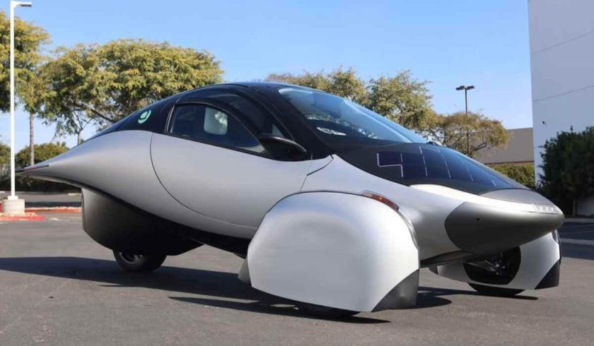 Трехколесный электромобиль