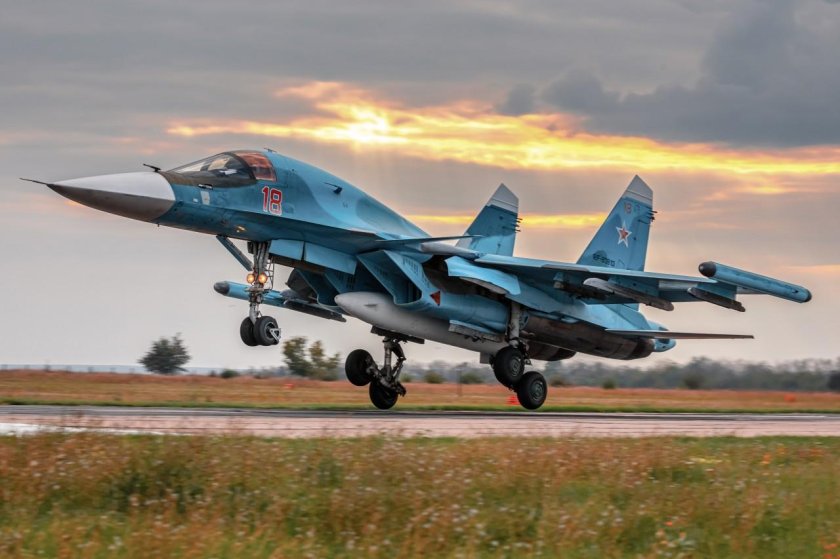 Истребитель-бомбардировщик Су-34