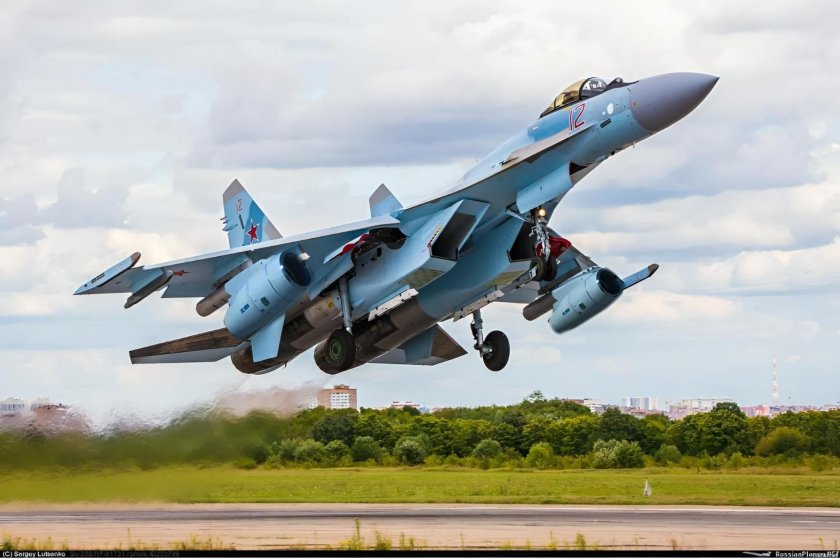 Истребитель Су-35