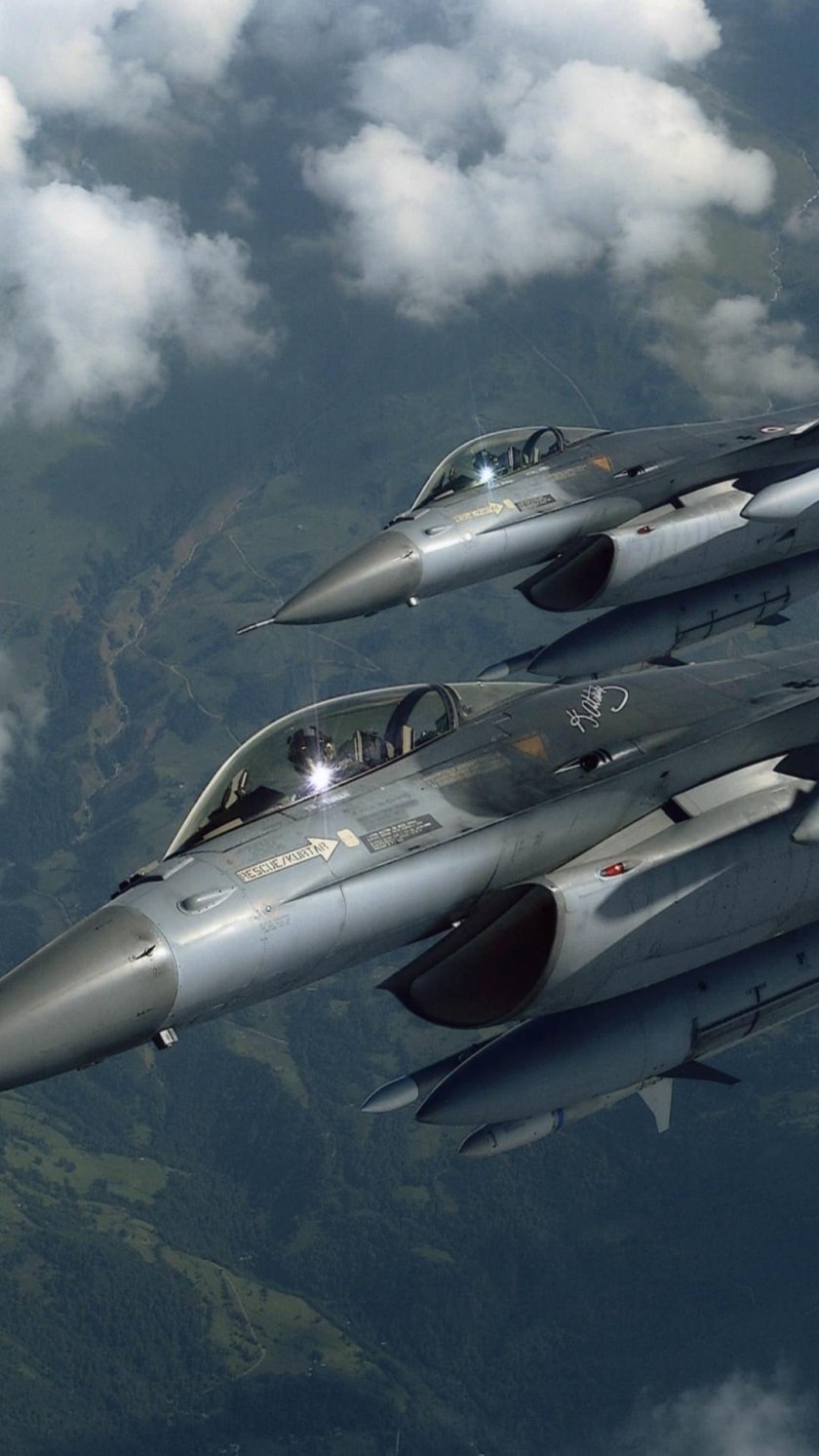 F16 истребитель