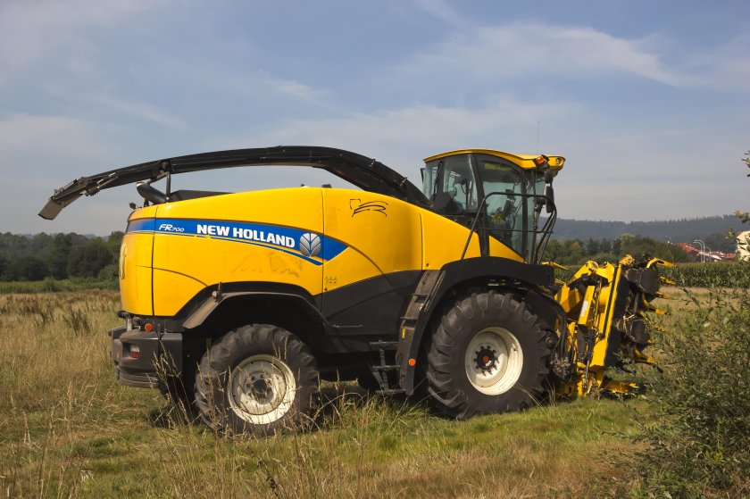 Кормоуборочный комбайн нью холланд