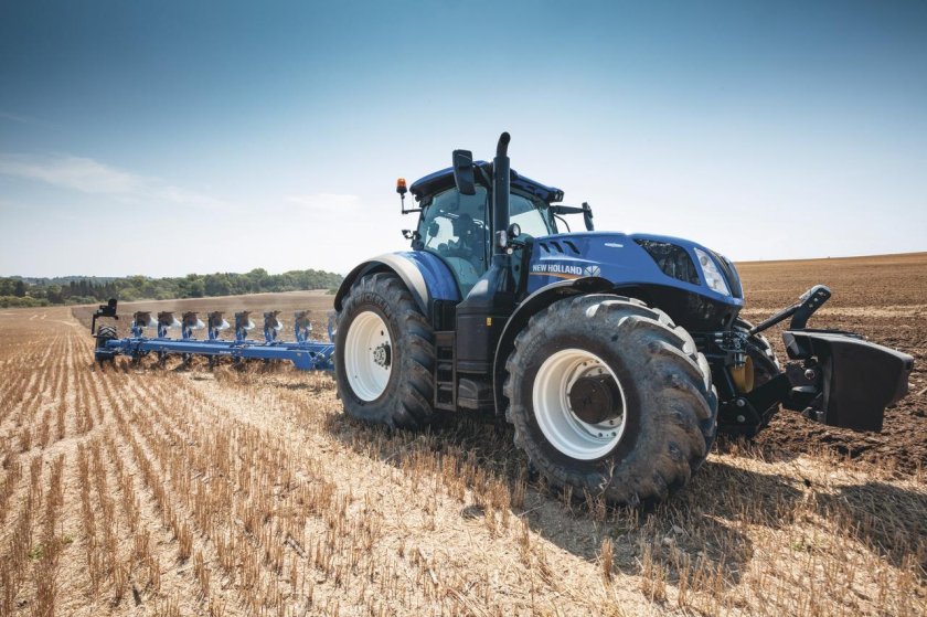 Трактор New Holland t7
