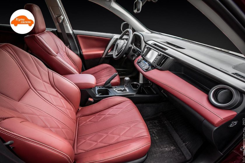 Красный салон Тойота Камри 70