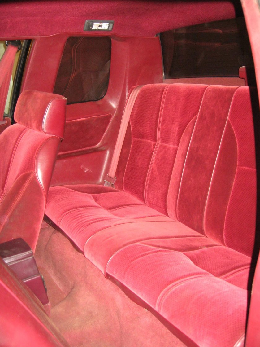 Бордовый салон авто