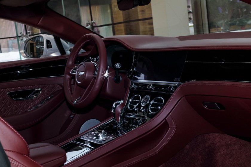 Bentley Continental 4 двери салон