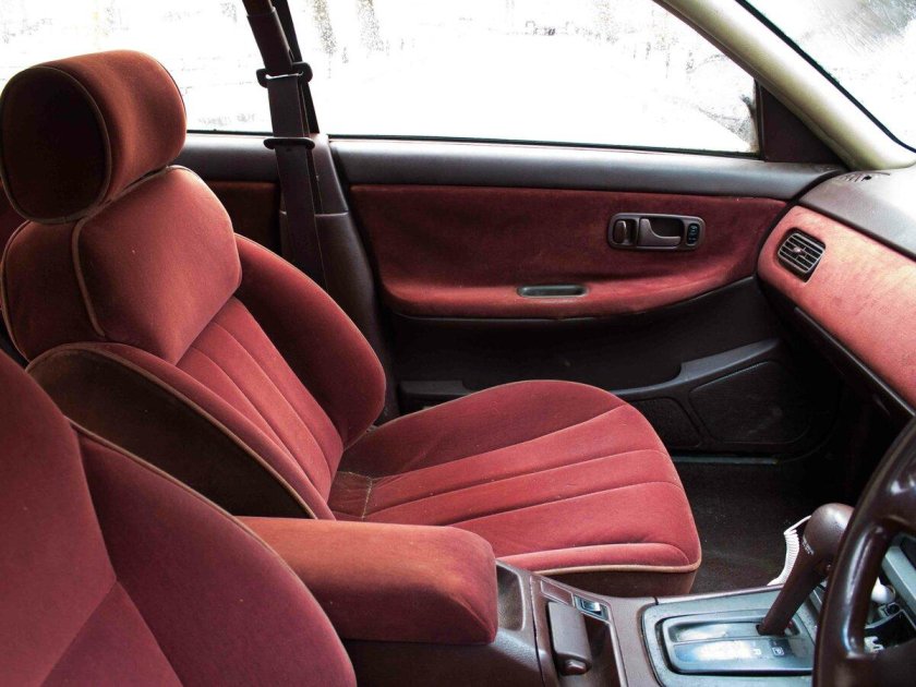 Nissan Laurel c33 бордовый салон