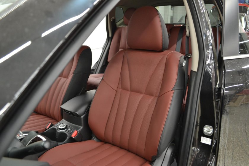 Бордовый салон авто