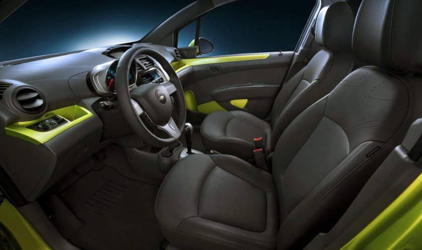 Chevrolet Spark 2012 салон