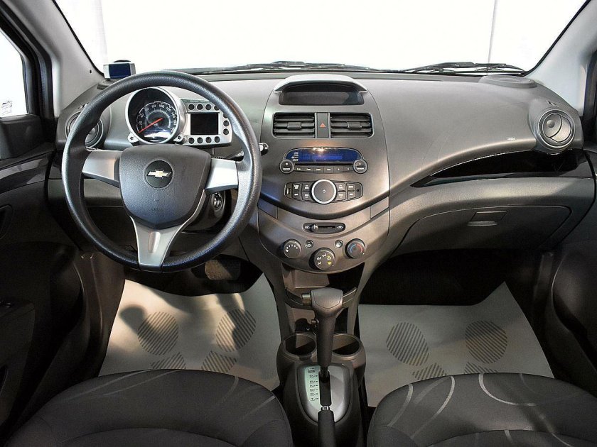 Chevrolet Spark 2013 салон