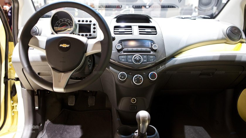 Chevrolet Spark 2022 салон