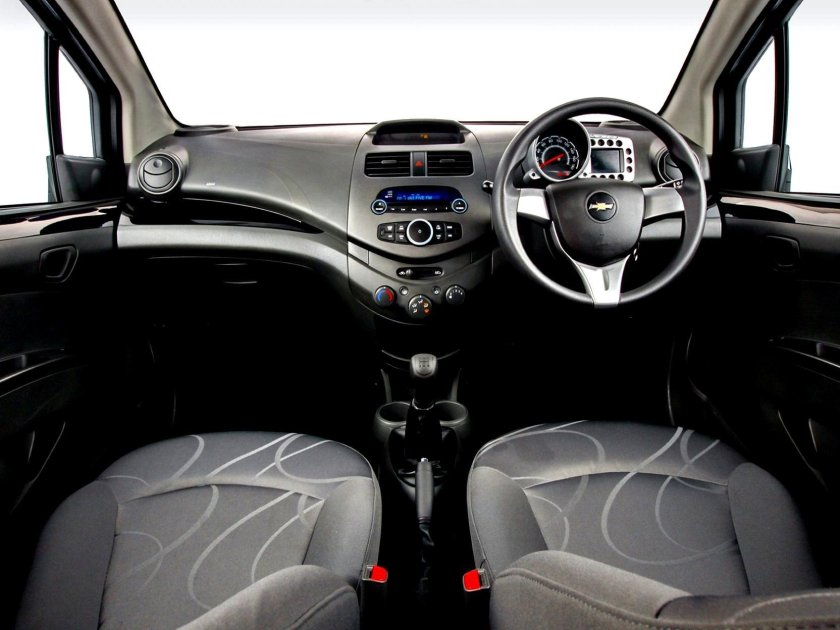 Шевроле Спарк автомат внутри салон