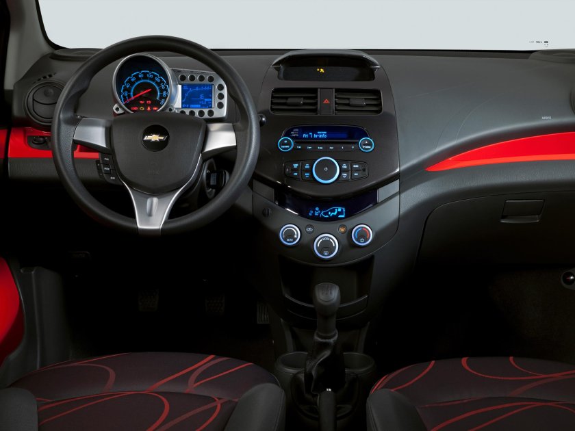 Chevrolet spark 2011 салон