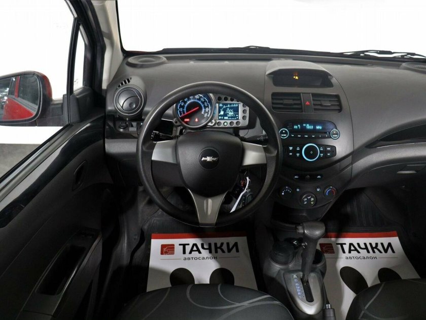 Chevrolet spark 2012 салон