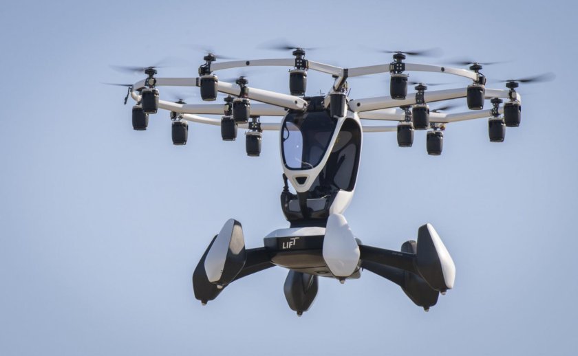 Летающий автомобиль квадрокоптер