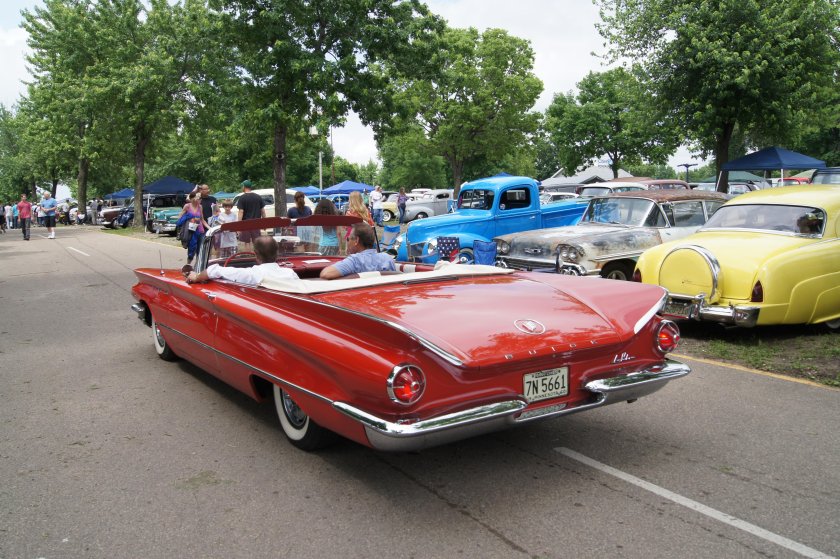 Buick 60 1932 внутри стропантен