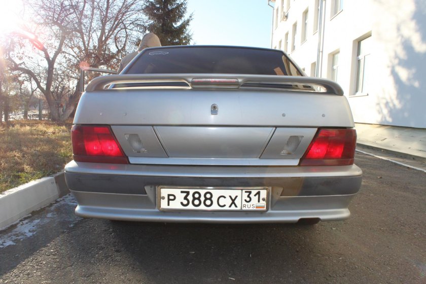 ВАЗ 2115 без задних фонарей